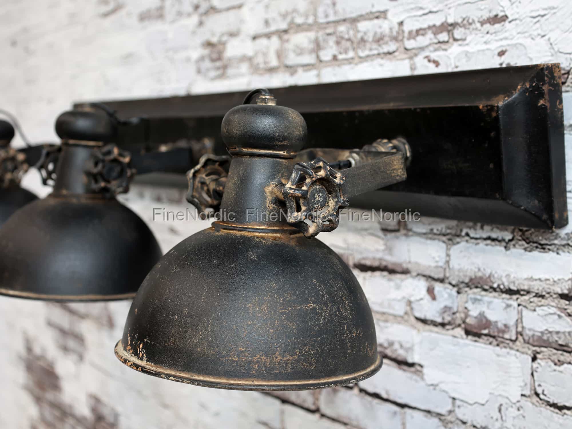 Ledig Mew Mew schweizisk Chic Antique Factory Lampe med 3 Spots Sort